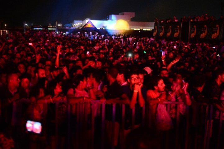 محمد رمضان يتألق بحفل جماهيري كامل العدد محمد رمضان يتألق بحفل جماهيري كامل العدد