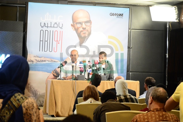 بالصور.. ابو يحتفل بى أغنية عيش يا قلبى مع "جاما " بالصور.. ابو يحتفل بى أغنية عيش يا قلبى مع "جاما "