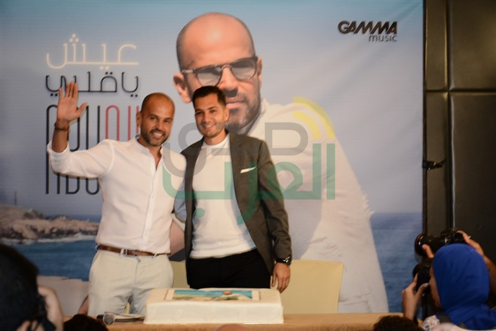 بالصور.. ابو يحتفل بى أغنية عيش يا قلبى مع "جاما " بالصور.. ابو يحتفل بى أغنية عيش يا قلبى مع "جاما "