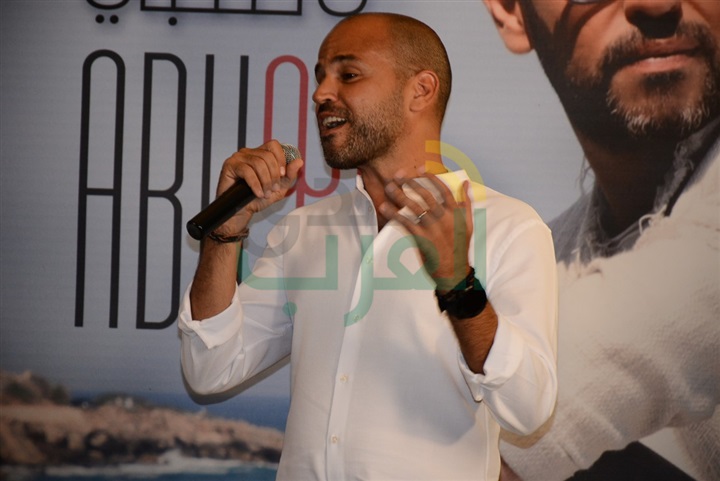 بالصور.. ابو يحتفل بى أغنية عيش يا قلبى مع "جاما " بالصور.. ابو يحتفل بى أغنية عيش يا قلبى مع "جاما "
