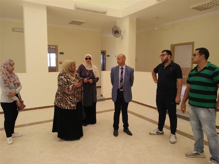 وكيل وزارة الصحة بالشرقية يتفقد المراكز الطبية بالعاشر