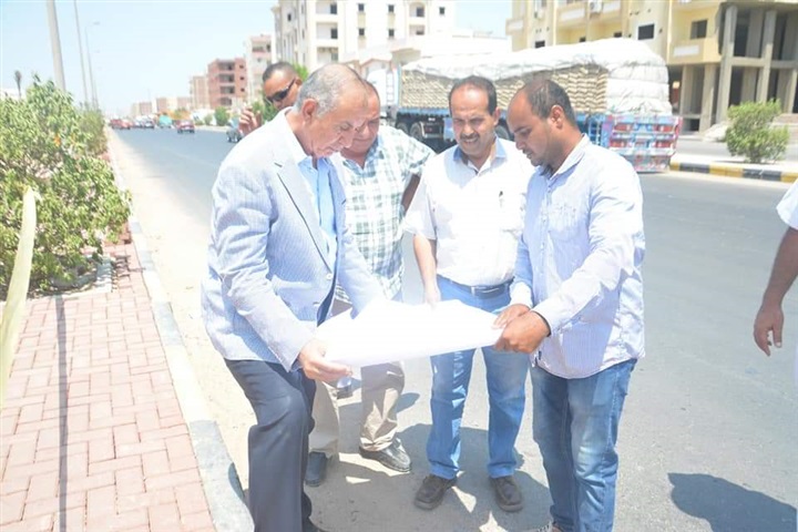 محافظ البحر الأحمر يتفقد أعمال رفع الكفاءة والتطوير بطريق الحجاز بالغردقة 