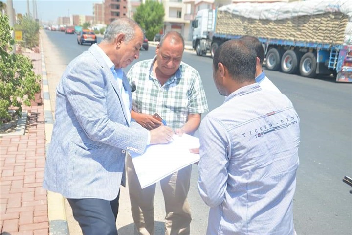 محافظ البحر الأحمر يتفقد أعمال رفع الكفاءة والتطوير بطريق الحجاز بالغردقة 
