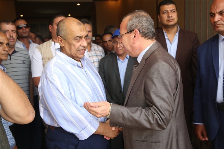 بالصور.. محافظ كفر الشيخ يستقبل وزير الزراعة بمحطة البحوث الزراعية بسخا 