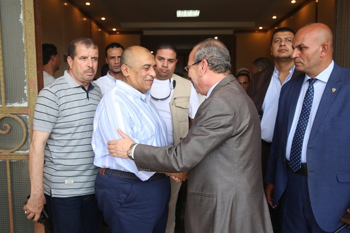 بالصور.. محافظ كفر الشيخ يستقبل وزير الزراعة بمحطة البحوث الزراعية بسخا 