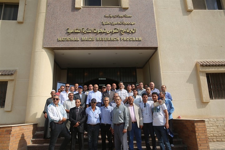 بالصور.. محافظ كفر الشيخ يستقبل وزير الزراعة بمحطة البحوث الزراعية بسخا 