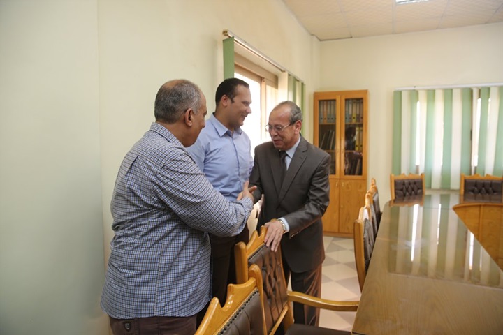 بالصور.. محافظ كفر الشيخ يستقبل وزير الزراعة بمحطة البحوث الزراعية بسخا 