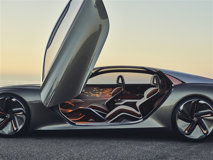 Bentley تطرح صور ديناميكية مميّزة لسيارتها المستقبلية الجديدة EXP 100 GT Bentley تطرح صور ديناميكية مميّزة لسيارتها المستقبلية الجديدة EXP 100 GT