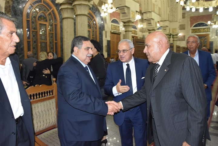 شاهد.. وزراء سابقين وحاليين يشاركون عزاء عم هشام زعزوع وزير السياحة الأسبق شاهد.. وزراء سابقين وحاليين يشاركون عزاء عم هشام زعزوع وزير السياحة الأسبق
