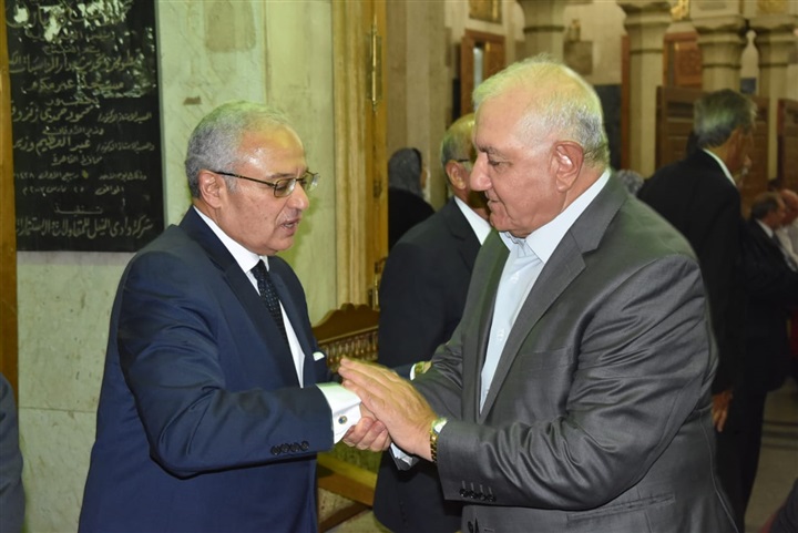 شاهد.. وزراء سابقين وحاليين يشاركون عزاء عم هشام زعزوع وزير السياحة الأسبق شاهد.. وزراء سابقين وحاليين يشاركون عزاء عم هشام زعزوع وزير السياحة الأسبق