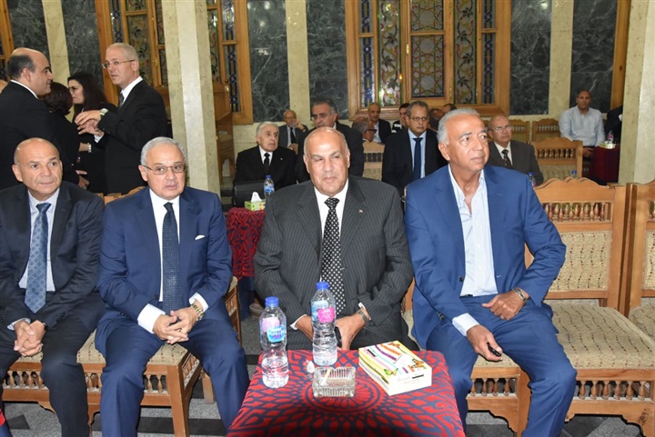 شاهد.. وزراء سابقين وحاليين يشاركون عزاء عم هشام زعزوع وزير السياحة الأسبق شاهد.. وزراء سابقين وحاليين يشاركون عزاء عم هشام زعزوع وزير السياحة الأسبق