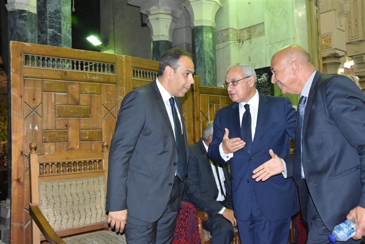 شاهد.. وزراء سابقين وحاليين يشاركون عزاء عم هشام زعزوع وزير السياحة الأسبق شاهد.. وزراء سابقين وحاليين يشاركون عزاء عم هشام زعزوع وزير السياحة الأسبق