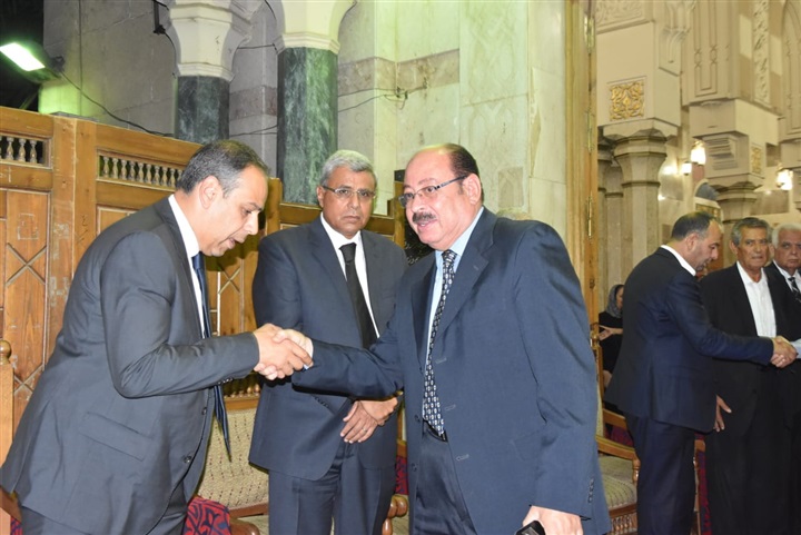 شاهد.. وزراء سابقين وحاليين يشاركون عزاء عم هشام زعزوع وزير السياحة الأسبق شاهد.. وزراء سابقين وحاليين يشاركون عزاء عم هشام زعزوع وزير السياحة الأسبق