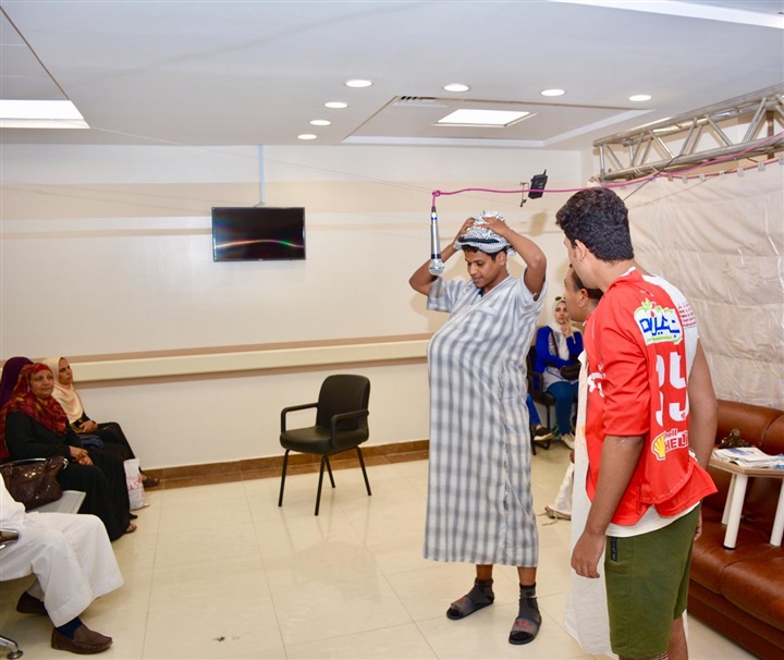 فريق "تياترو الصعيد" المسرحي بالأقصر يشاركون في مبادرة "إرسم ضحكة" لمرضي السرطان في مستشفي شفاء الأورمان بالأقصر فريق "تياترو الصعيد" المسرحي بالأقصر يشاركون في مبادرة "إرسم ضحكة" لمرضي السرطان في مستشفي شفاء الأورمان بالأقصر