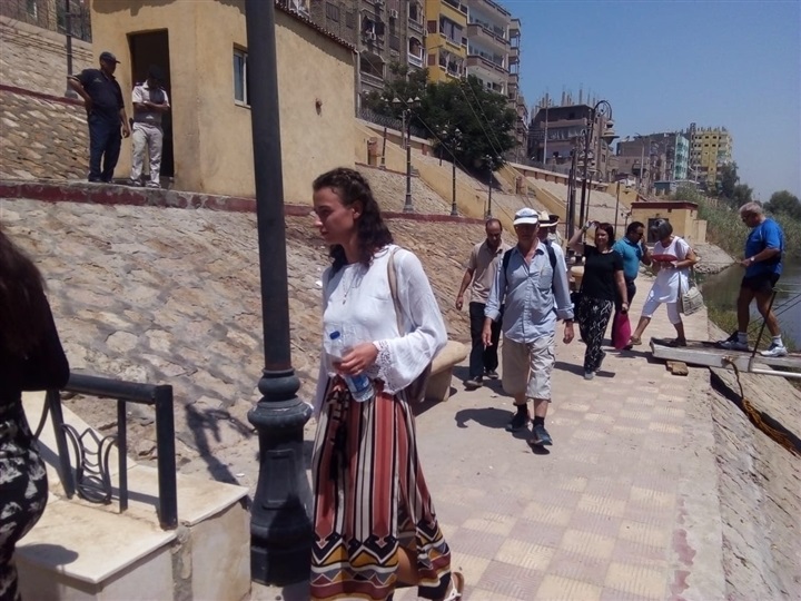 "سوهاج" تستقبل 37 سائحاً أجنبياً لزيارة المعالم الأثرية بالمحافظة