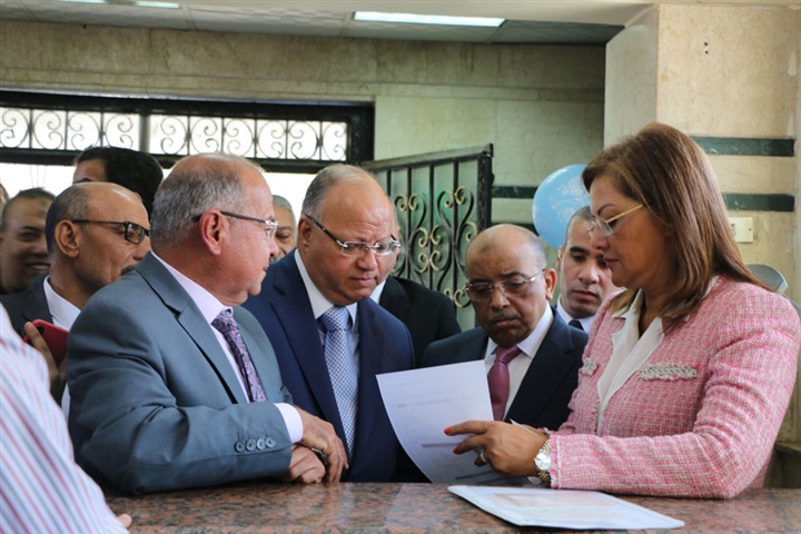 وزيرى التخطيط والتنمية المحلية ومحافظ القاهرة يفتتحون المراكز التكنولوجية بحيي المطرية والزيتون 