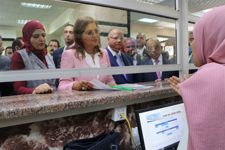 وزيرى التخطيط والتنمية المحلية ومحافظ القاهرة يفتتحون المراكز التكنولوجية بحيي المطرية والزيتون 