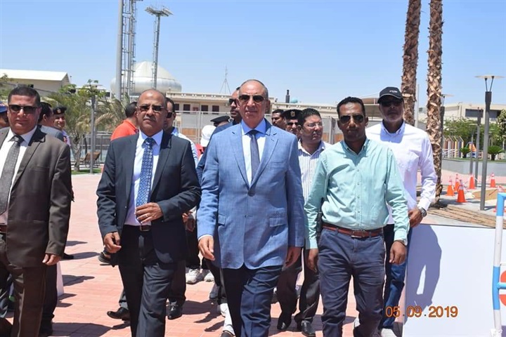 محافظ البحر الأحمر يشهد انطلاق فعاليات بطولة الصعيد للسباحة بنادي سينزو 