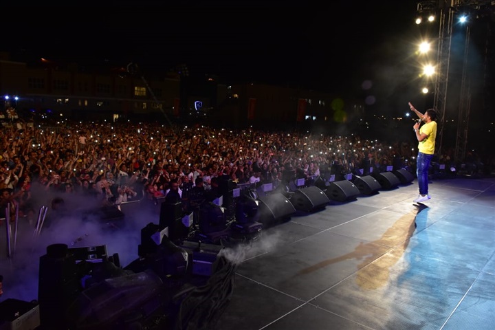 بالصور.. حماقي يتألق بأضخم حفلات الإسكندرية في ختام صيف 2019