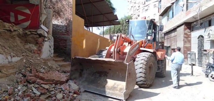 محافظ الجيزة: رفع الإشغالات بحرم الدائرى ببولاق الدكرور وتحويل 13 من العاملين بوحده أبو غالب الصحية للتحقيق لتغيبهم 