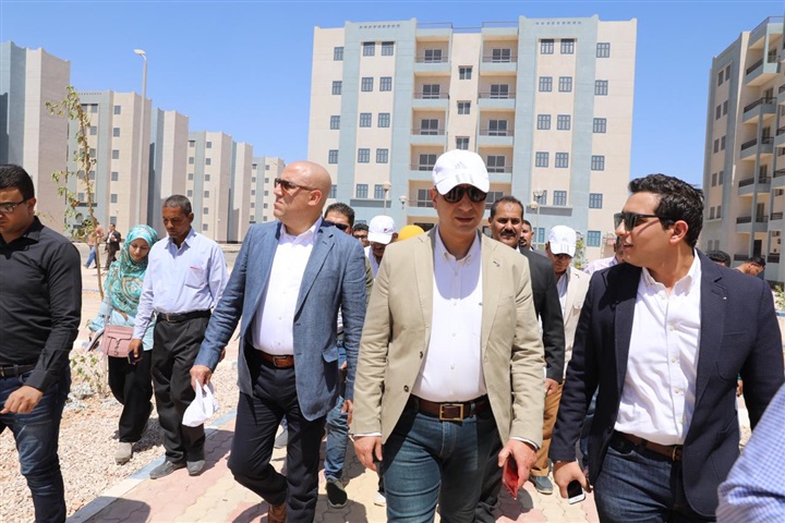 محافظ سوهاج ووزير الأسكان يتفقدان مشروعات الإسكان بمدينة سوهاج الجديدة