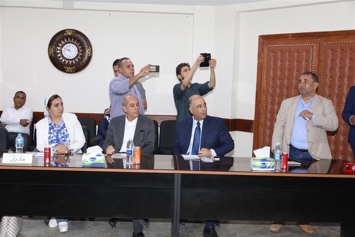 محافظ سوهاج ووزير الأسكان يتفقدان مشروعات الإسكان بمدينة سوهاج الجديدة