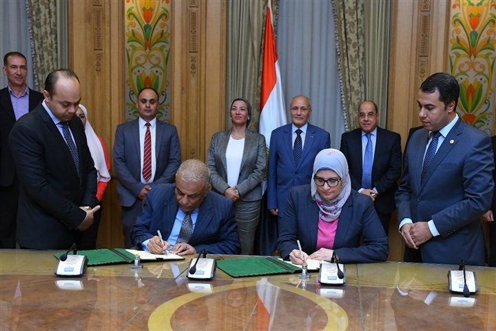 "العصار" و"فؤاد" يشهدان توقيع عقد المشروع الاسترشادي لتصميم وإنشاء محطات غاز حيوى "العصار" و"فؤاد" يشهدان توقيع عقد المشروع الاسترشادي لتصميم وإنشاء محطات غاز حيوى