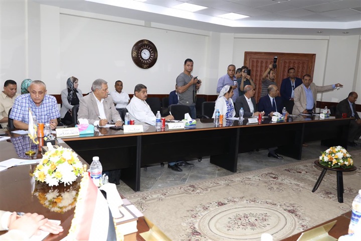 محافظ سوهاج ووزير الأسكان يتفقدان مشروعات الإسكان بمدينة سوهاج الجديدة