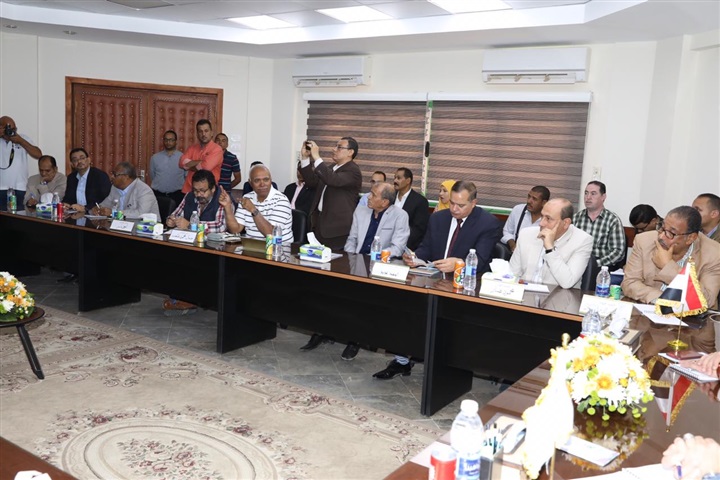 محافظ سوهاج ووزير الأسكان يتفقدان مشروعات الإسكان بمدينة سوهاج الجديدة