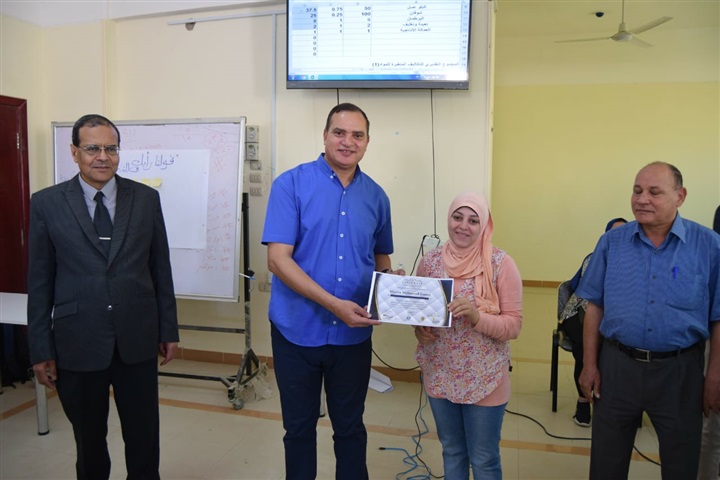 تكريم 100 طالب اجتازوا المعسكر التدريبي لريادة الأعمال بجامعة سوهاج