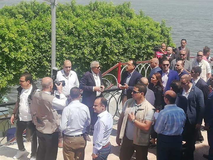رئيس الوزراء يتفقد مشروع تطوير كورنيش النيل ويطالب بسرعة الانتهاء منه كاملاً خلال زيارته محافظة المنيا