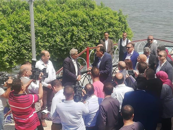 رئيس الوزراء يتفقد مشروع تطوير كورنيش النيل ويطالب بسرعة الانتهاء منه كاملاً خلال زيارته محافظة المنيا
