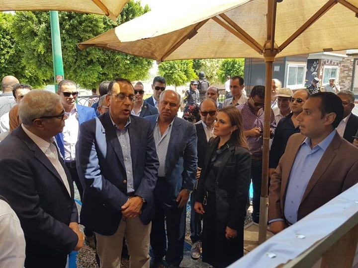 رئيس الوزراء يتفقد مشروع شارع مصر خلال زيارته لمحافظة المنيا
