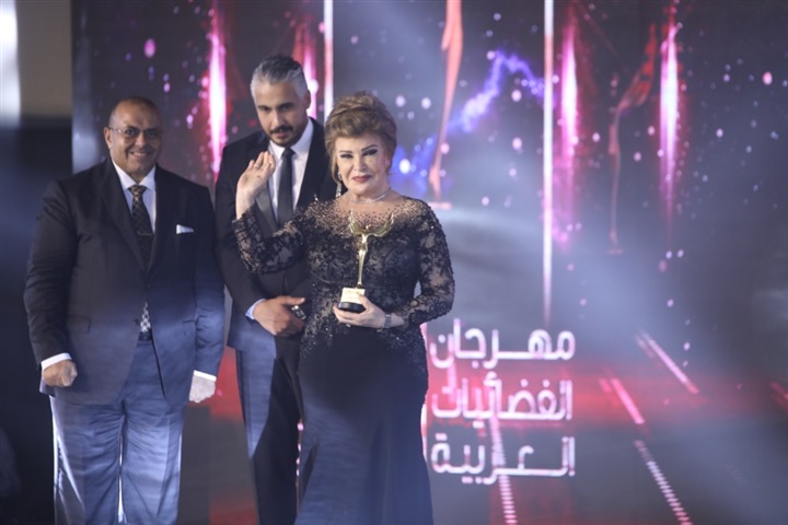 بالصور.. تكريم نجوم الفن والاعلام بحفل مهرجان القنوات الفضائية بالصور.. تكريم نجوم الفن والاعلام بحفل مهرجان القنوات الفضائية
