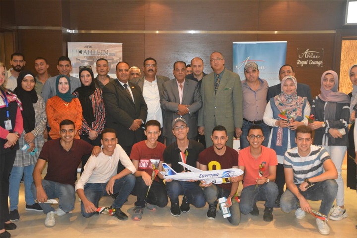  مصر للطيران تكرم أوائل الثانوية العامة بمطار القاهرة و تمنحهم تذاكر مجانية لزيارة ايطاليا