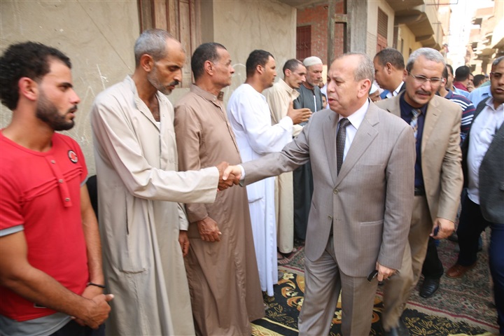 بالصور.. تشييع جثمان شهيد سيناء في جنازة عسكرية مهيبة بكفر الشيخ