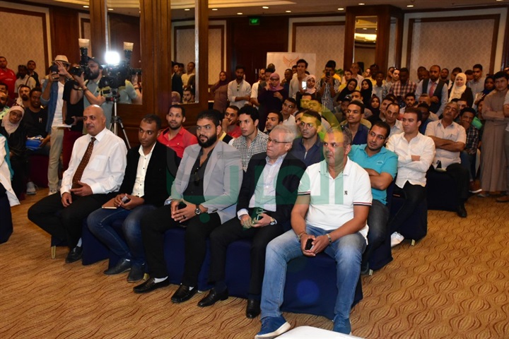بالصور.. توقيع كتاب «الأسرار الـ7 للثراء السريع» لـ«عمار عمر» 