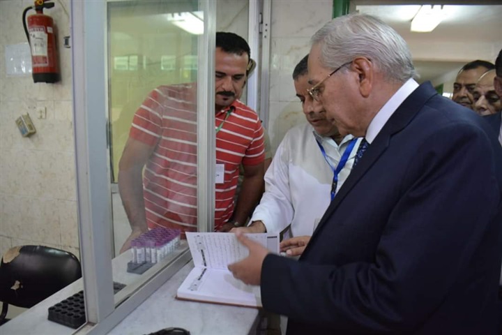 محافظ الدقهلية في مستشفى المنصورة الدولي: نفتخر بمبادرة الرئيس 100 مليون صحة... إدعوا لمصر ربنا يحفظها