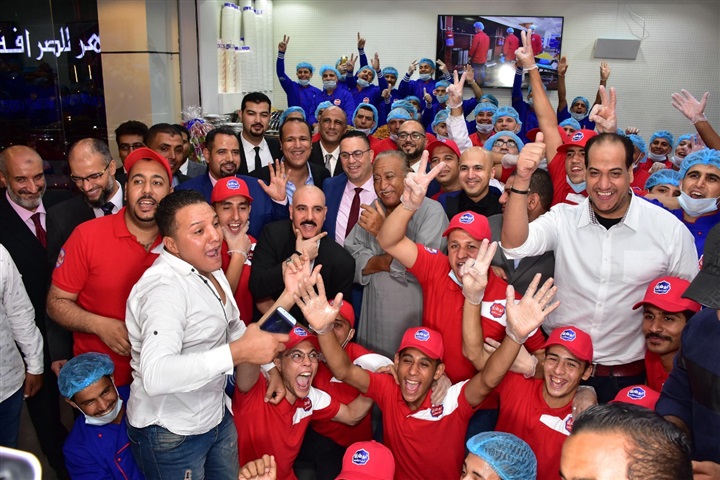 النجوم تحتفل مع أبوطارق بافتتاح مدرسة الكشرى بالتجمع الخامس النجوم تحتفل مع أبوطارق بافتتاح مدرسة الكشرى بالتجمع الخامس