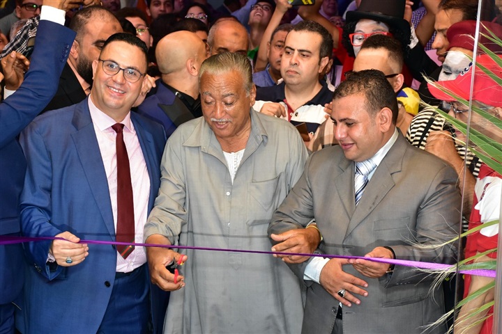 النجوم تحتفل مع أبوطارق بافتتاح مدرسة الكشرى بالتجمع الخامس النجوم تحتفل مع أبوطارق بافتتاح مدرسة الكشرى بالتجمع الخامس