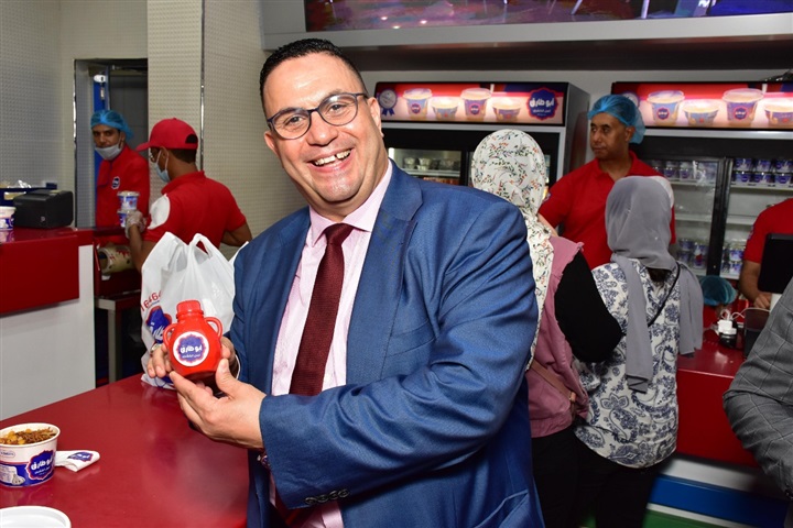 النجوم تحتفل مع أبوطارق بافتتاح مدرسة الكشرى بالتجمع الخامس النجوم تحتفل مع أبوطارق بافتتاح مدرسة الكشرى بالتجمع الخامس