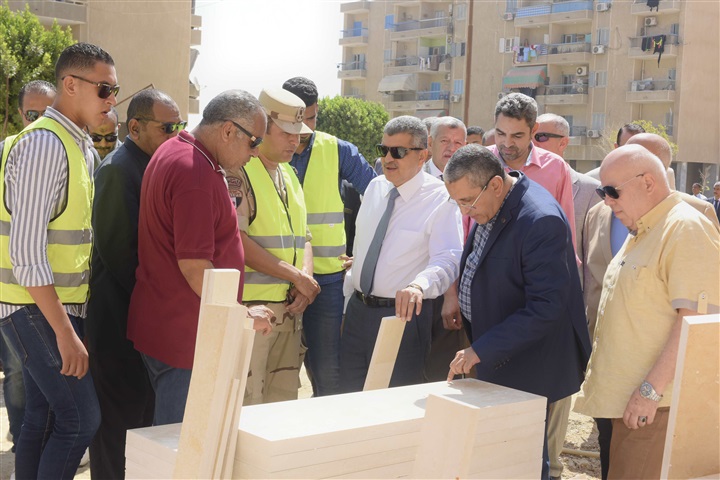 الفريق أسامة ربيع يتفقد ترسانات الهيئة بالسويس ومركز التدريب المهني ويلتقي بالعاملين