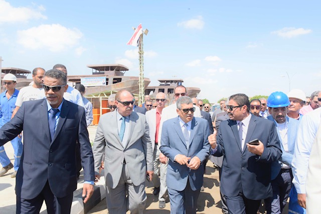 الفريق أسامة ربيع يتفقد ترسانات الهيئة بالسويس ومركز التدريب المهني ويلتقي بالعاملين