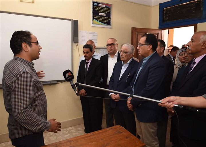 رئيس الوزراء يتفقد المدرسة الثانوية الفنية لمياه الشرب والصرف الصحي بمدينة بني سويف