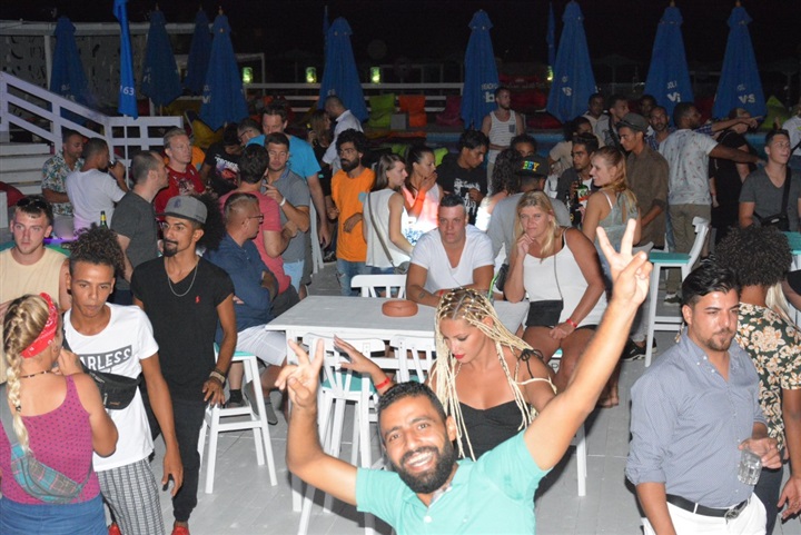 بالصور.. نجوم العالم فى الديجيهات يشعلون حفل شاطى "Vibesbeach" بالبحر الأحمر بالصور.. نجوم العالم فى الديجيهات يشعلون حفل شاطى "Vibesbeach" بالبحر الأحمر
