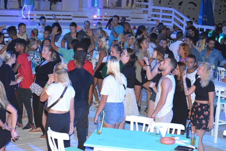 بالصور.. نجوم العالم فى الديجيهات يشعلون حفل شاطى "Vibesbeach" بالبحر الأحمر بالصور.. نجوم العالم فى الديجيهات يشعلون حفل شاطى "Vibesbeach" بالبحر الأحمر