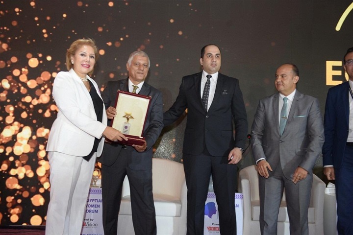 منتدى المرأة يكرمٌ سيدة العمل الأهلي ميان رسلان ويمنحها "قلادة المرأة المصرية منتدى المرأة يكرمٌ سيدة العمل الأهلي ميان رسلان ويمنحها "قلادة المرأة المصرية