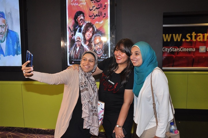 مى كساب تحتفل بعرض فيلم الطيب والشرس والللعوب مع الجمهور مى كساب تحتفل بعرض فيلم الطيب والشرس والللعوب مع الجمهور