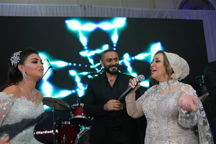 بالصور.. تامر حسني وأحمد عصام يشعلان زفاف "شهد إسماعيل" و"عمرو أحمد" بحضور صفاء أبو السعود وبسمة وهبة وزينة بالصور.. تامر حسني وأحمد عصام يشعلان زفاف "شهد إسماعيل" و"عمرو أحمد" بحضور صفاء أبو السعود وبسمة وهبة وزينة