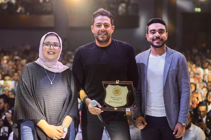 بالصور.. حماقي يتألق في أقوي حفل "استقبال" لطلاب إحدي الجامعات بالإسكندرية بالصور.. حماقي يتألق في أقوي حفل "استقبال" لطلاب إحدي الجامعات بالإسكندرية